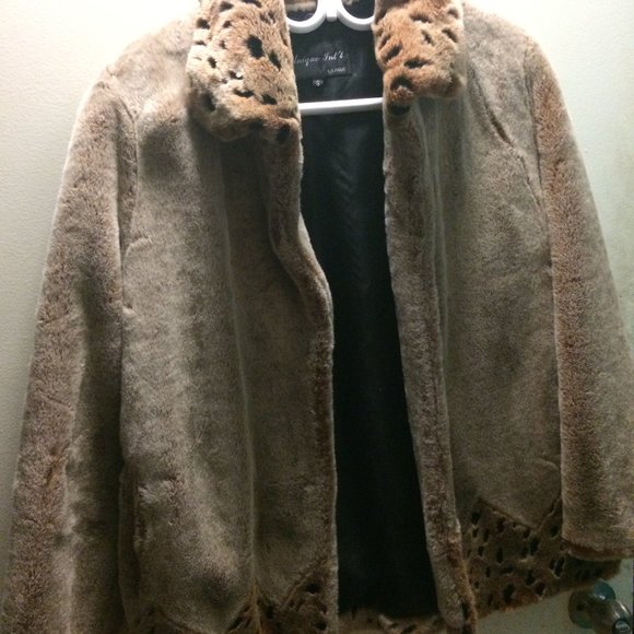 woman fur coat - Picture 3 of 3